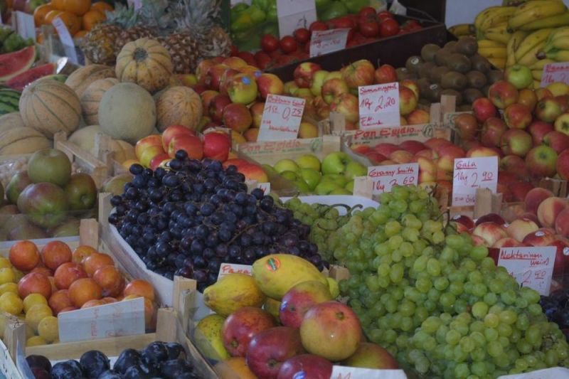 Wochenmarkt mit Bauernmarkt