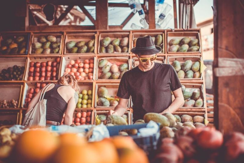 Tagesfahrt mit Heizmann Reisen: Mittwochsmarkt in Luino