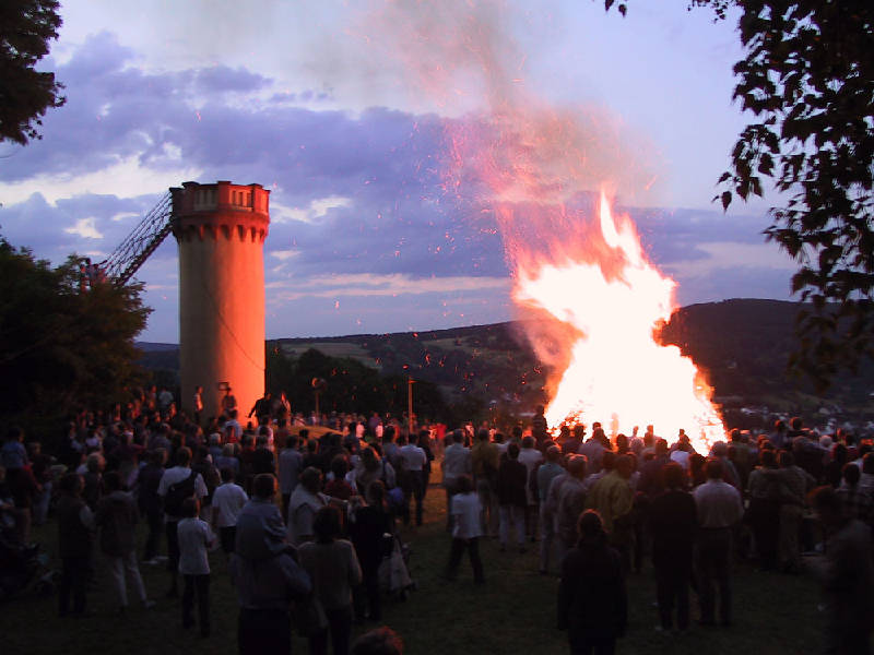Traditionelles Johannisfeuer
