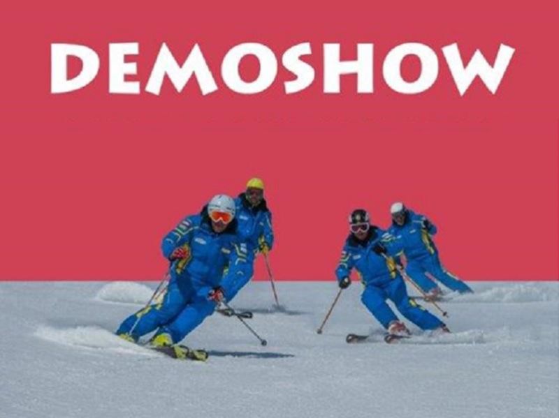 Demoshow der Skischule Val Lumnezia in Vella
