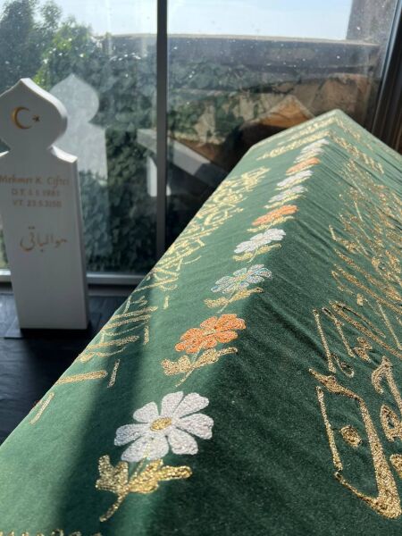 Kuratorinnen-Führung: Grün in der Friedhofskultur