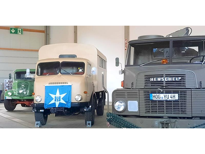 BLAUER SONNTAG - Henschel-Museum  Sammlung