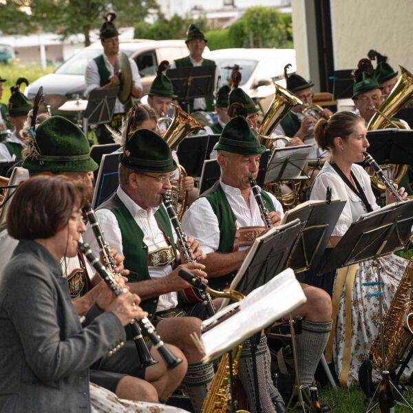 Klingender Chiemsee mit der Musikkapelle Bernau